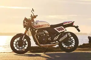 Triumph Tracker 400 2026 Flat-Track Icon Unveiled Experience Adventure at 202 Million VND with a Breathtaking Sunset-8