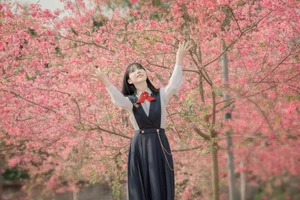 Elegant Asian Portrait Photography: Jian Xiao Cheng Vol.9389 – Serene Moments Under the Red Cherry Blossom Trees-21