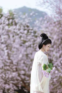 Ethereal Spring Muse: YiTuYu Vol.8958 Xiao Y Jin Tian Ye Hen Kai Xin-15