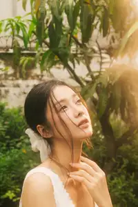 Trinh My Duyen: Fresh, Pure Beauty Like a Muse Under Golden Sunlight-8