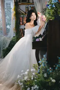 YiTuYu Art Language Vol.8775 Dan Dan: A Muse at the Piano - Melody of Pure Elegance-3