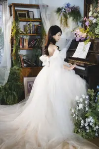 YiTuYu Art Language Vol.8775 Dan Dan: A Muse at the Piano - Melody of Pure Elegance-0