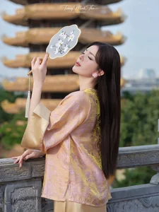 Elegant Silk Blouse Style Inspiration: Minimalist Feminine Fashion Featuring Lyly Luta for a Chic and Timeless Look-5