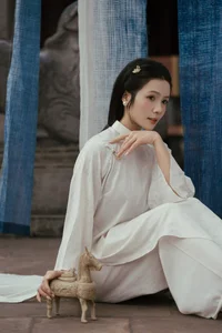 Timeless Elegance: The Traditional Vietnamese White Ao Dai Dress and Cultural Heritage Photography-1