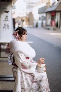 Elegant Japan Travel Style: Việt Phương Thoa in Stunning Traditional Kimono-0