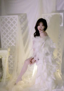 Elegant Art Photography: YiTuYu Art Language Vol.9170 Featuring Lan Lan in a Dreamy White Feather Aesthetic (38 High-Quality Images)-22