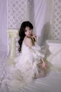 Elegant Art Photography: YiTuYu Art Language Vol.9170 Featuring Lan Lan in a Dreamy White Feather Aesthetic (38 High-Quality Images)-17