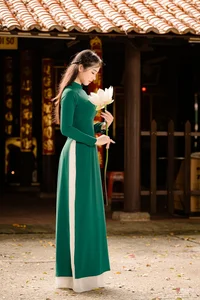 Timeless Elegance in Emerald Green Ao Dai-8