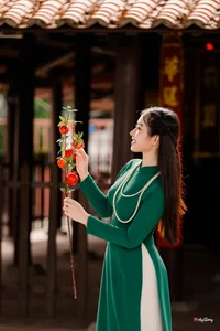 Timeless Elegance in Emerald Green Ao Dai-3
