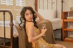 Captivating Elegance: O1ne Wan Shines in Golden Backless Dress - Art Language Vol.8691 YiTuYu Collection-21