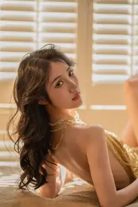 Captivating Elegance: O1ne Wan Shines in Golden Backless Dress - Art Language Vol.8691 YiTuYu Collection-6