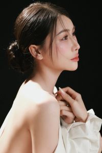 Artistic Portrait Woman Elegant Subtle Beauty-1