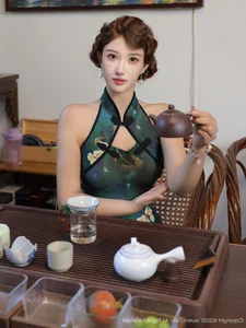 Timeless Oriental Grace: Jin Yun Xi Yuki in Elegant Modern Cheongsam-1