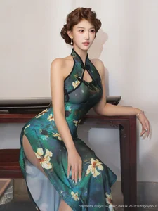 Timeless Oriental Grace: Jin Yun Xi Yuki in Elegant Modern Cheongsam-5
