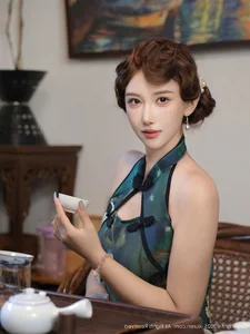 Timeless Oriental Grace: Jin Yun Xi Yuki in Elegant Modern Cheongsam-12