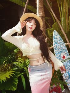 Hot girl Bao Khuyen Susan Captivates with 'Little Wife' Charm and Style-7