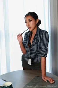 Sophisticated Office Style and Captivating Charisma of Fe - XiuRen No.10670 FE-22