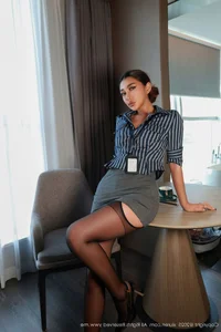 Sophisticated Office Style and Captivating Charisma of Fe - XiuRen No.10670 FE-12