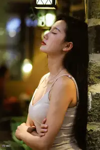 VGU No.182: Discover the elegant modern style of a confident girl with stylish glasses and a contemporary outfit-2