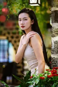 VGU No.182: Discover the elegant modern style of a confident girl with stylish glasses and a contemporary outfit-3