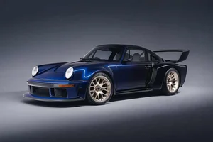Singer Vehicle Design Porsche 911 "Sorcerer": A 700HP Fantasia Blue Masterpiece Reimagining the Classic 964 Generation for Ultimate Performance.-0