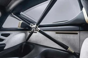 Singer Vehicle Design Porsche 911 "Sorcerer": A 700HP Fantasia Blue Masterpiece Reimagining the Classic 964 Generation for Ultimate Performance.-10