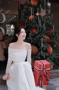 Christmas Radiance: Girl in Elegant White Dress and Joyful Smile-8