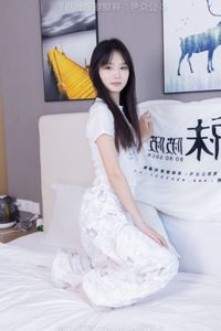 BoBoSocks: Elegant Chinese Model No.550 in White Sneakers Style-2