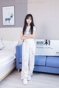 BoBoSocks: Elegant Chinese Model No.550 in White Sneakers Style-4