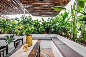 Transform Your Rooftop Into A Green Sanctuary: Modern Urban Oasis Inspiration For Slow Living-5