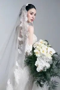 Model Huong Lien's Affectionate Wedding Photoshoot with Husband | Sweet Moments Revealed-9
