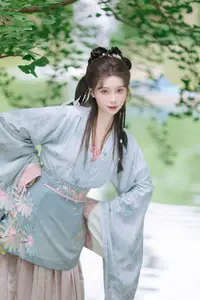 Discover Chu Yuan Yuan's Ethereal Beauty in YiTuYu Vol.8800 Collection-2