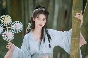 Discover Chu Yuan Yuan's Ethereal Beauty in YiTuYu Vol.8800 Collection-4