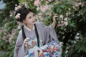 Ethereal Hanfu Beauty in Spring Bloom - YiTuYu Vol.8872 E E Chi Bu Bao-13