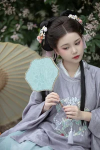 Ethereal Hanfu Beauty in Spring Bloom - YiTuYu Vol.8872 E E Chi Bu Bao-2