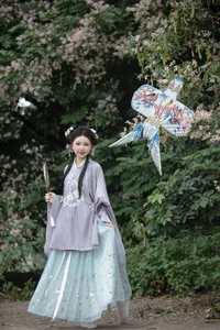 Ethereal Hanfu Beauty in Spring Bloom - YiTuYu Vol.8872 E E Chi Bu Bao-15