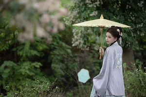 Ethereal Hanfu Beauty in Spring Bloom - YiTuYu Vol.8872 E E Chi Bu Bao-23