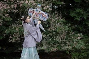 Ethereal Hanfu Beauty in Spring Bloom - YiTuYu Vol.8872 E E Chi Bu Bao-18