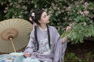 Ethereal Hanfu Beauty in Spring Bloom - YiTuYu Vol.8872 E E Chi Bu Bao-0