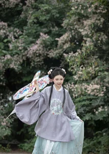 Ethereal Hanfu Beauty in Spring Bloom - YiTuYu Vol.8872 E E Chi Bu Bao-36