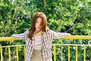 Discover Xiao Ming's Captivating Charm in YiTuYu Vol.8794: Natural Beauty Amidst Lush Greenery.-0