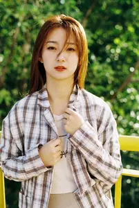 Discover Xiao Ming's Captivating Charm in YiTuYu Vol.8794: Natural Beauty Amidst Lush Greenery.-10