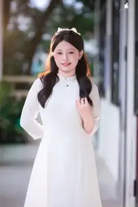 VGU No.164: VGU Student Showcases Pure Beauty in Traditional White Ao Dai-9