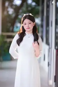 VGU No.164: VGU Student Showcases Pure Beauty in Traditional White Ao Dai-2