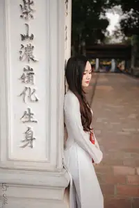 Graceful Vietnamese Girl in White Ao Dai, Radiant Smile at Ancient Site 1000026917-13
