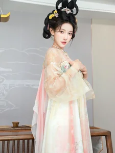 Ethereal Grace: Li Shuang Er in Dreaming Back to Tang Dynasty-10