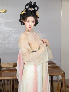 Ethereal Grace: Li Shuang Er in Dreaming Back to Tang Dynasty-11
