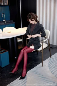 Bold in Crimson: The Art of Sophisticated Studio Portraits and High-Fashion Aesthetics-8