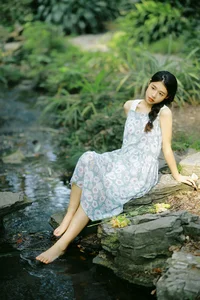 The Art of Summer: Long Xing Er’s Ethereal Portrait Series-3