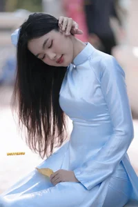 Elegant Turquoise Silk Ao Dai - Traditional Vietnamese Dress for Women (Product Code: a7dd42a8)-4